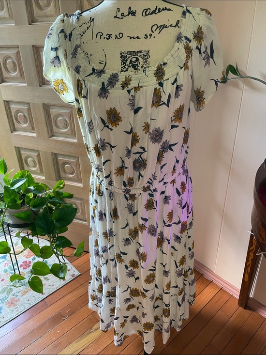 Old Navy Dresses & Skirts - Old Navy Cream Floral Midi Dress with Smocked Square Neck